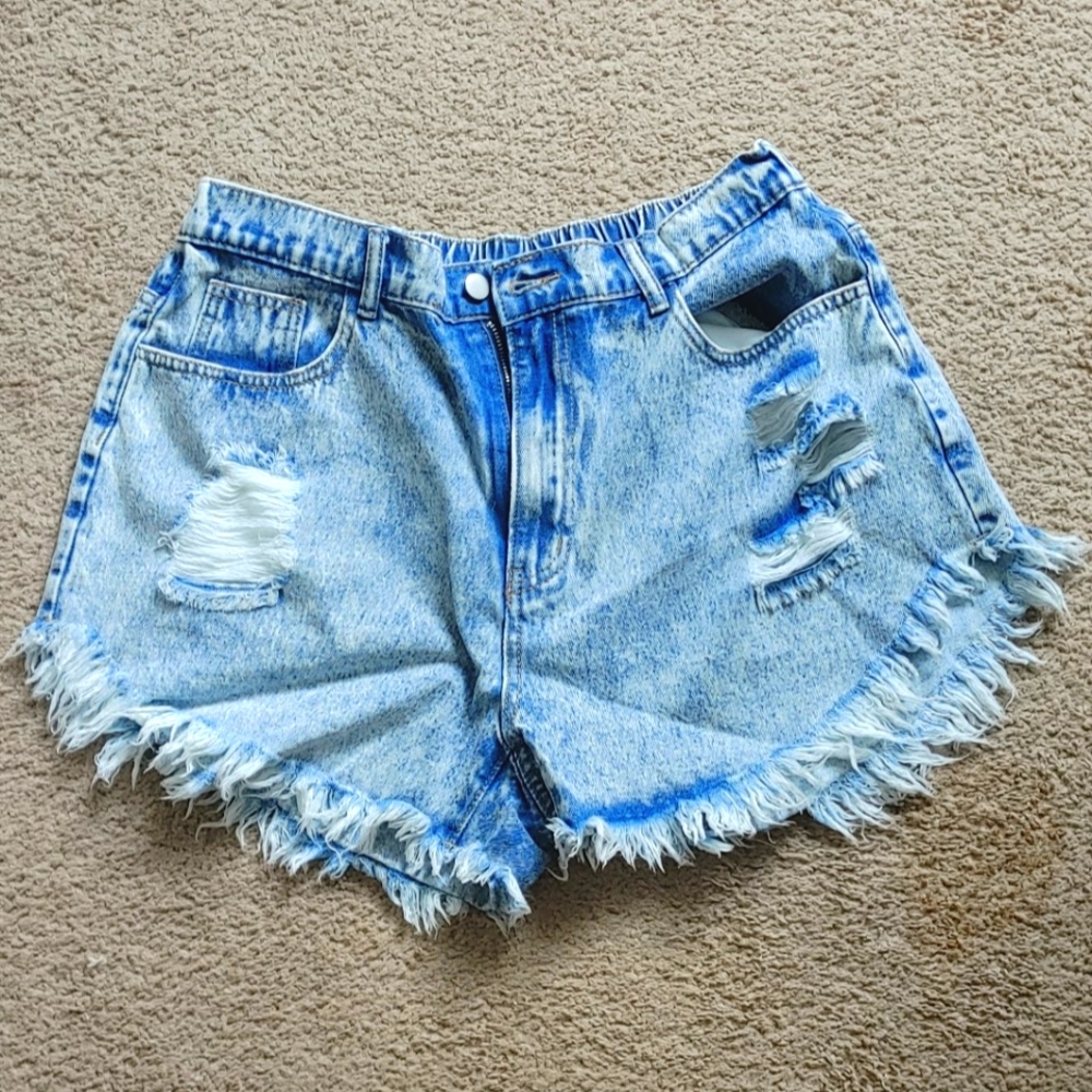 Brand New Fringe shorts 🦋